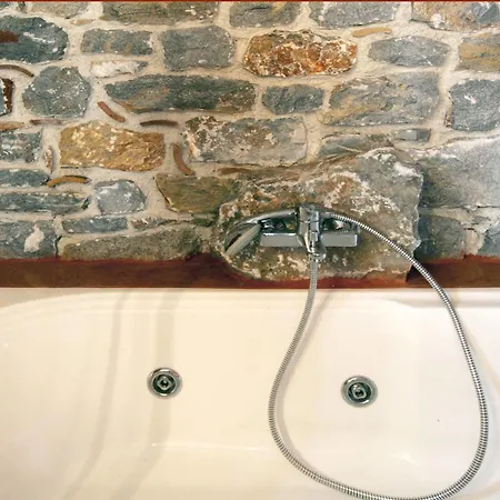 Xemoni Hotel 4*